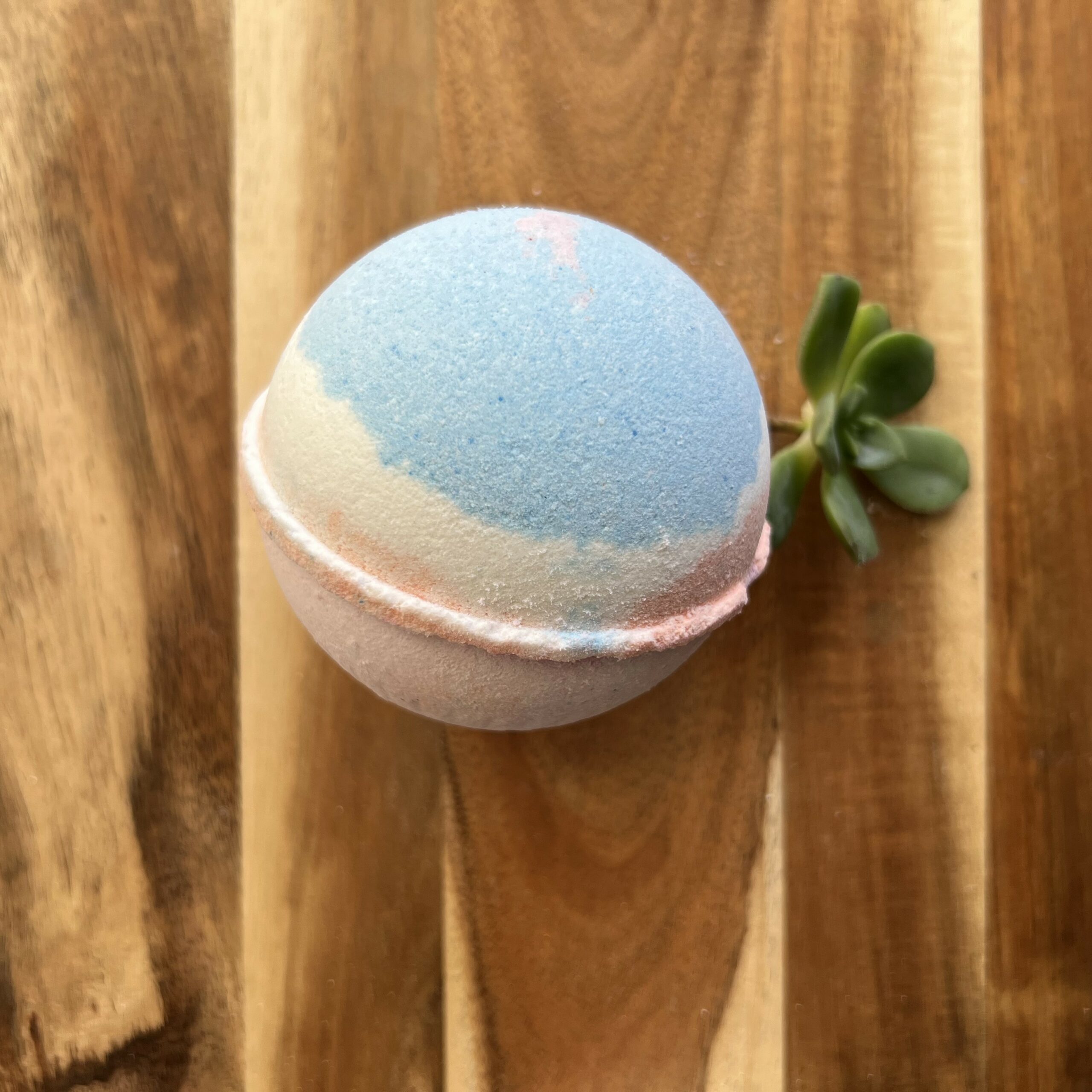 Hello Holidays Bath Bomb